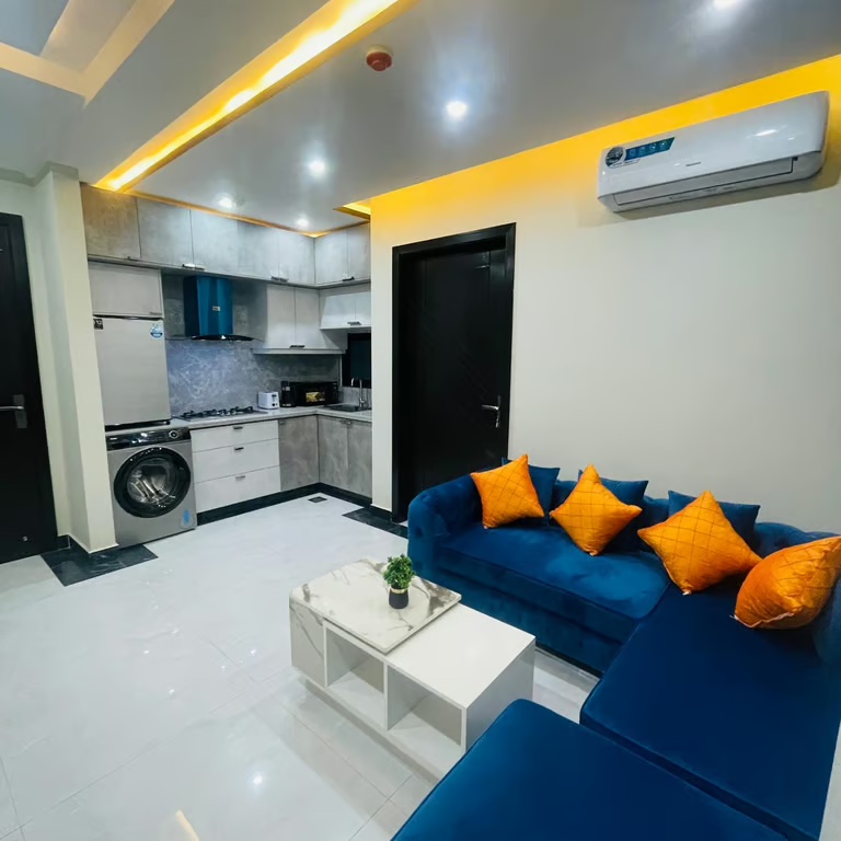 Rooms Available in Luxury Farmhouse