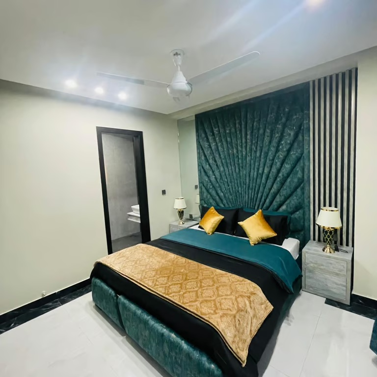 Rooms Available in Luxury Farmhouse