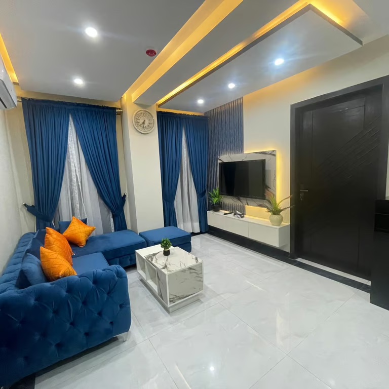Rooms Available in Luxury Farmhouse